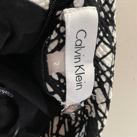 Calvin Klein 2 piece suit - Picture 5 of 6